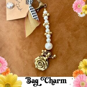 🌸Bag Charm Rose/Pearl